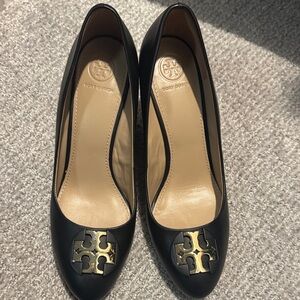 Tory Burch Black Leather Pump with Gold Logo Accent